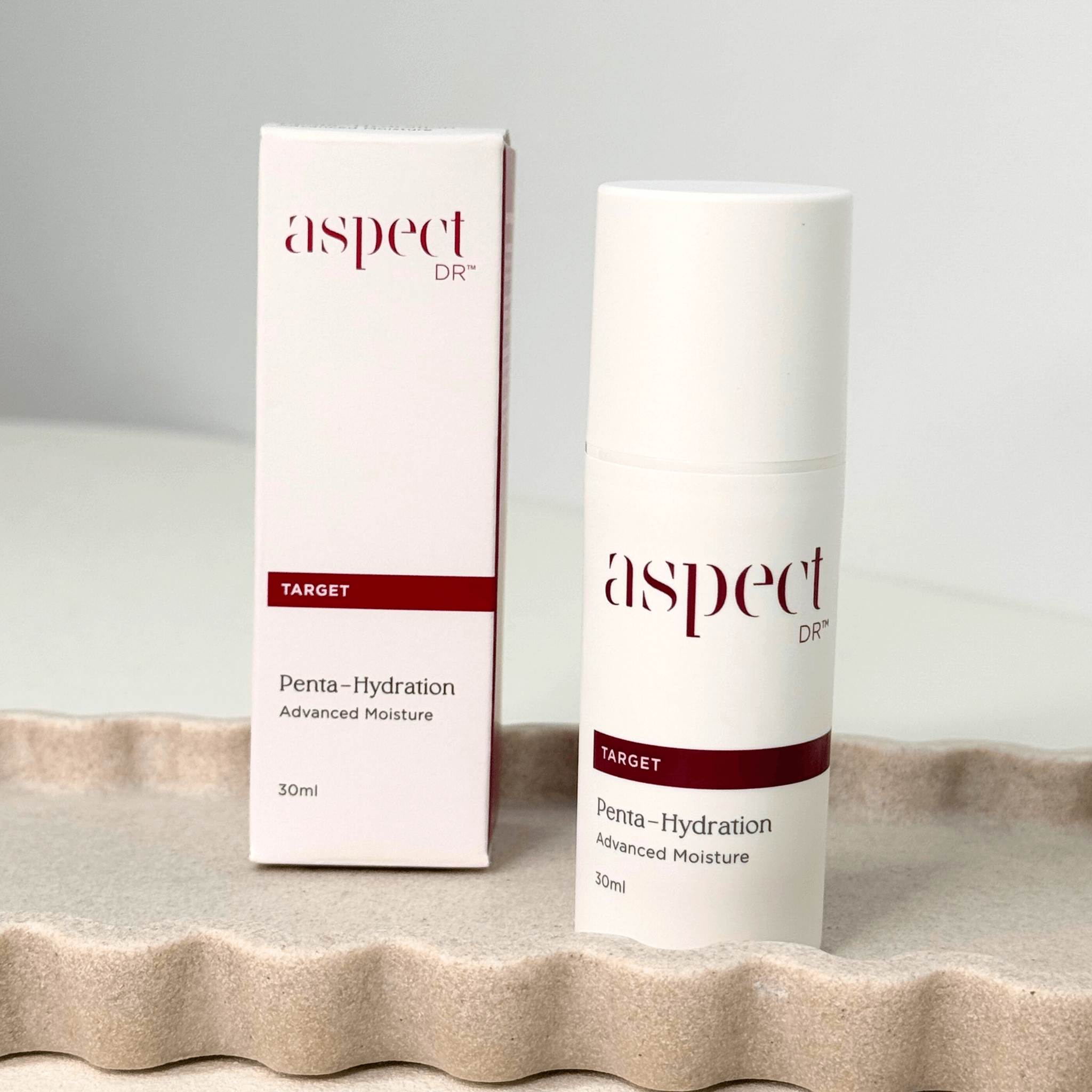 Penta Hydration Aspect Dr 30ml package and container on white background