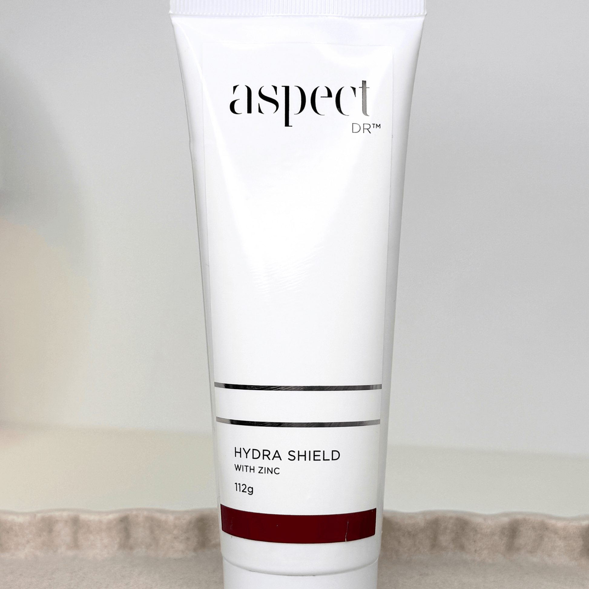 Aspect hydra Shield with zinc 112g on white background