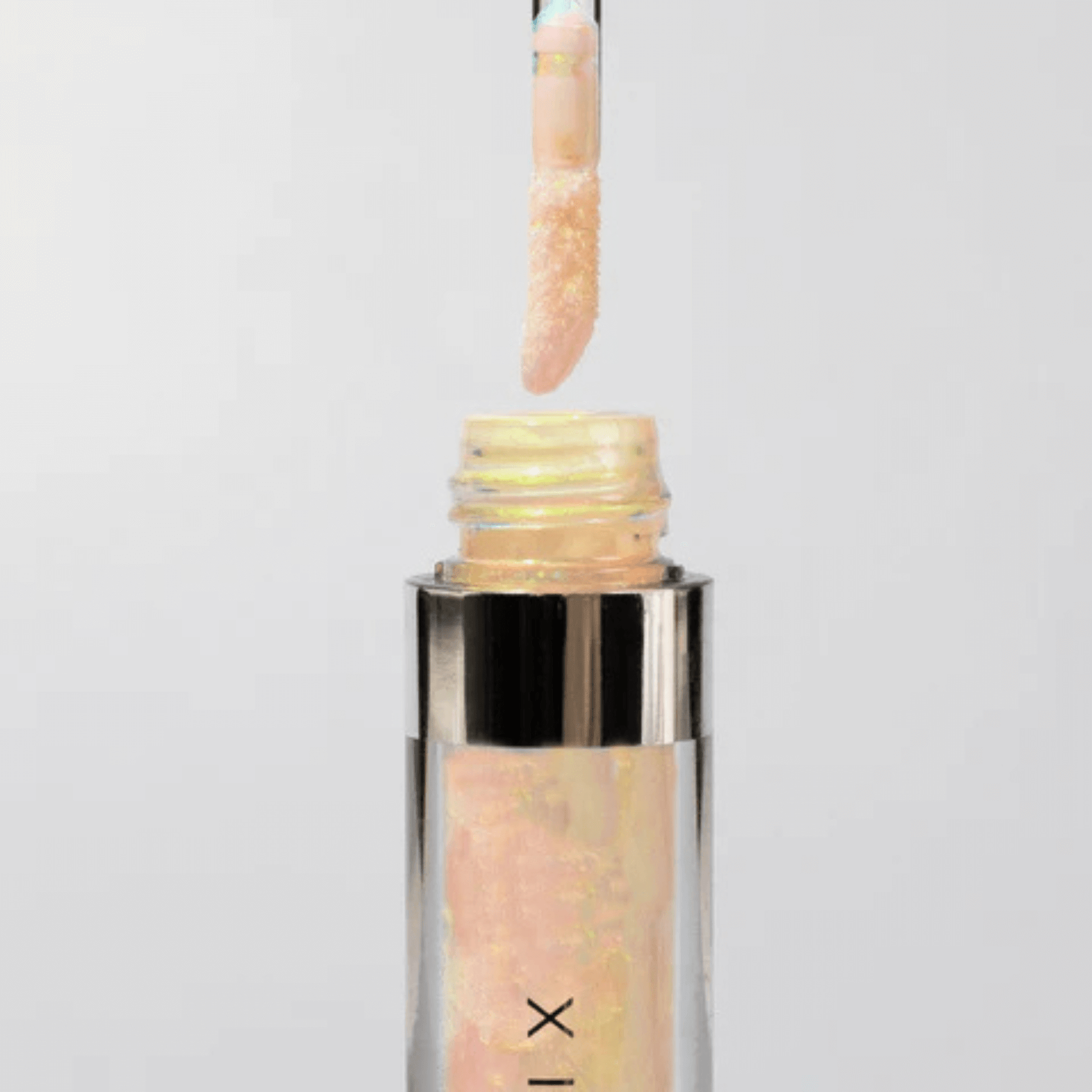 Cosmedix lumicrystal lip applicator on a light grey background

