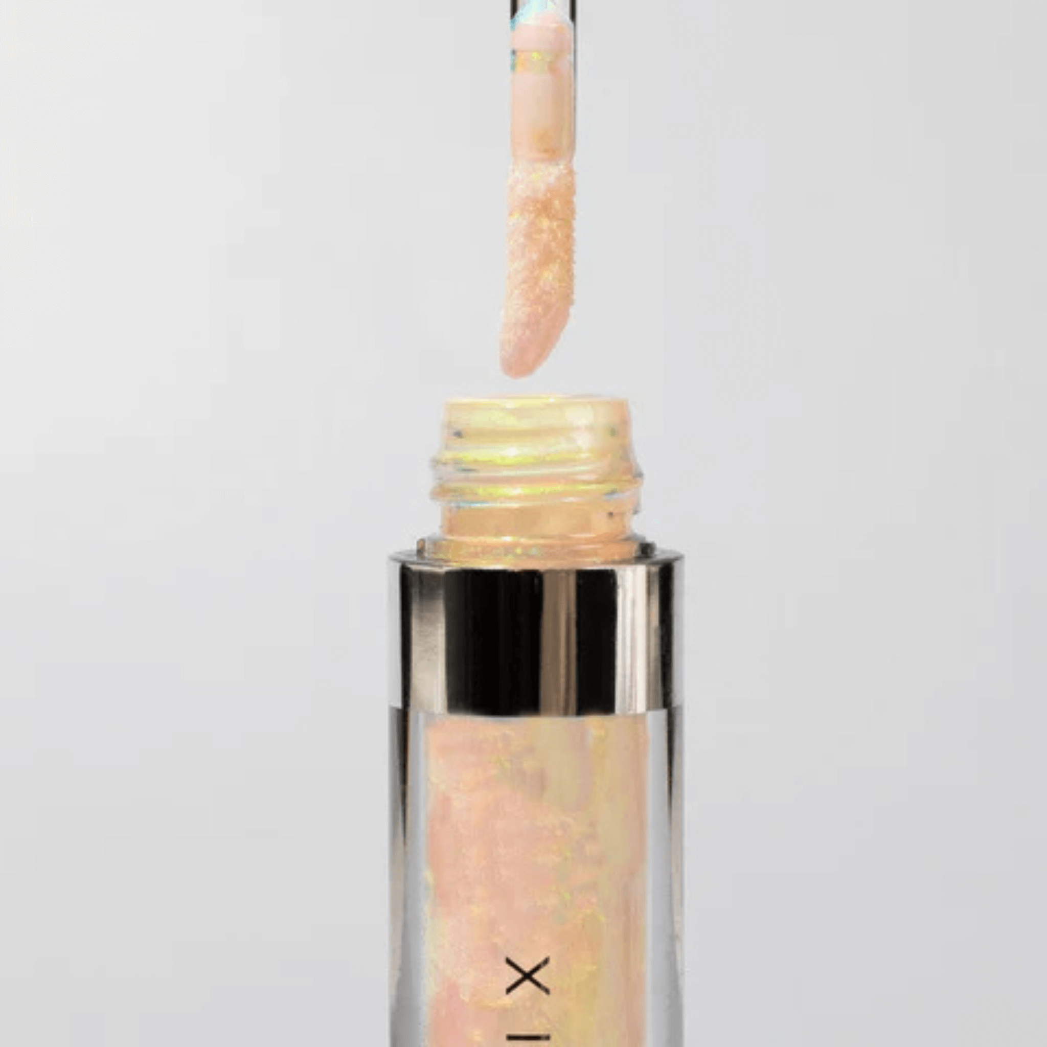 Cosmedix lumicrystal lip applicator on a light grey background

