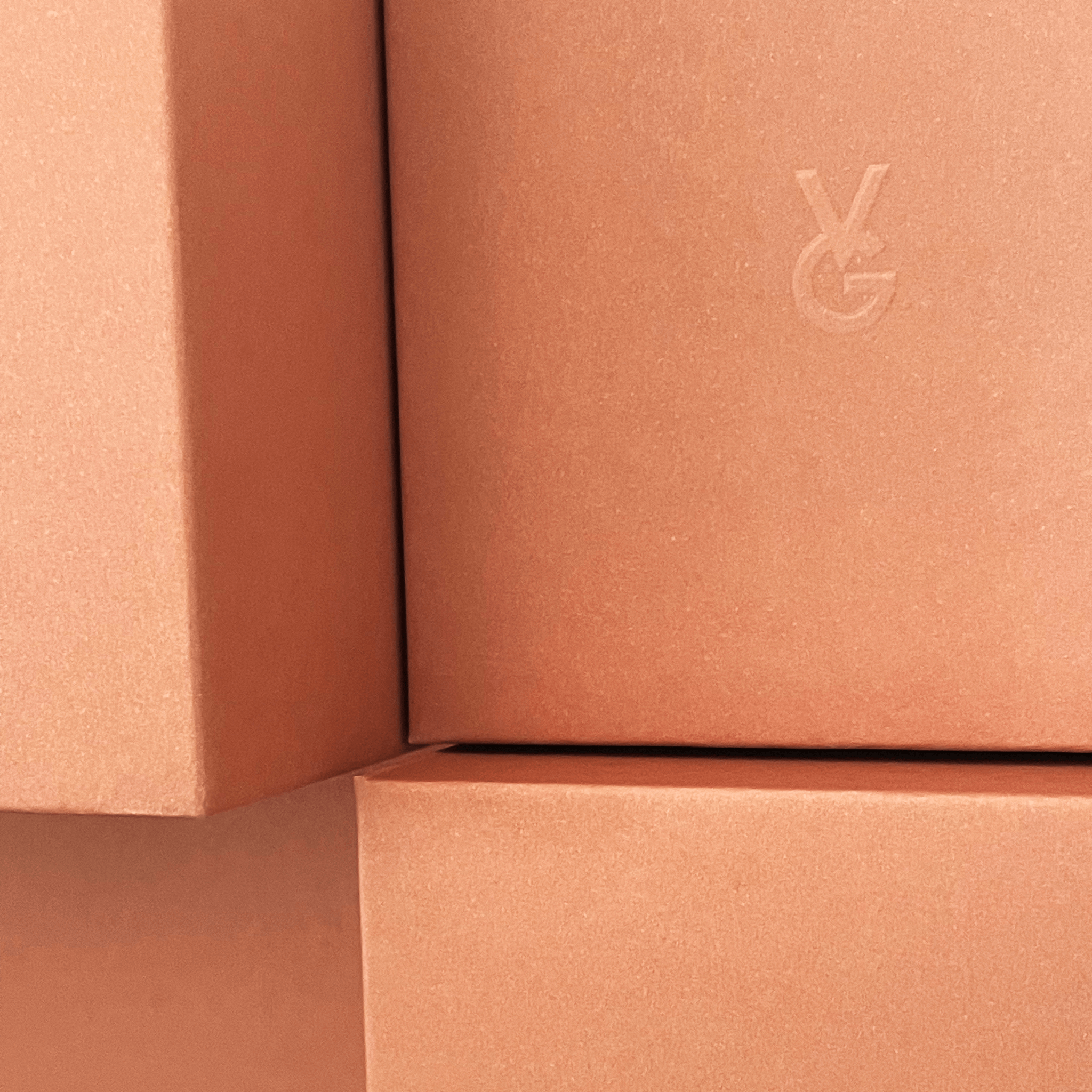 Close-up of a orange box with a Vida Glow logo on a matching background